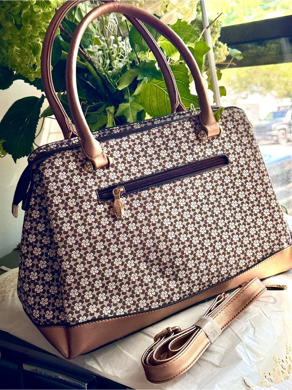 BRANGIO Italy Laser Cut Large Leather Satchel/X-body Bag - EUC